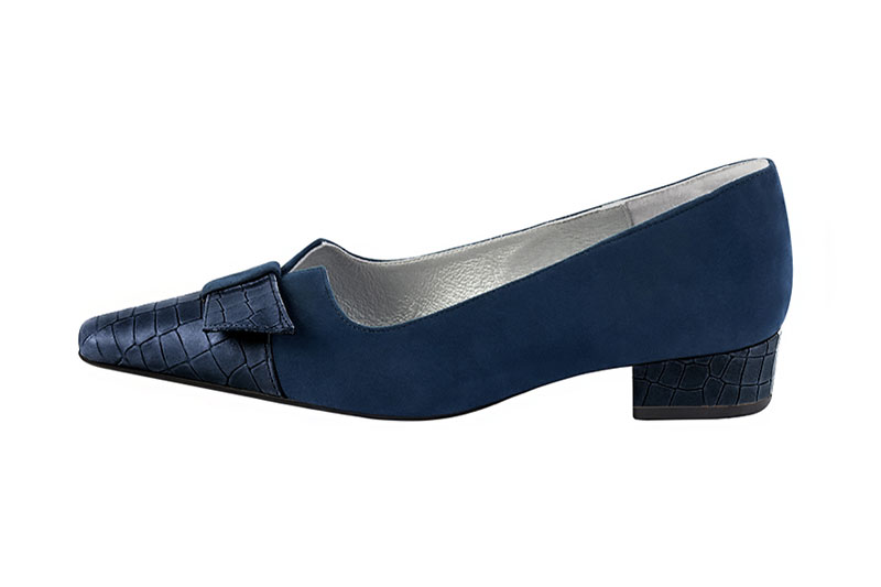 Escarpin bleu marine petit talon sale